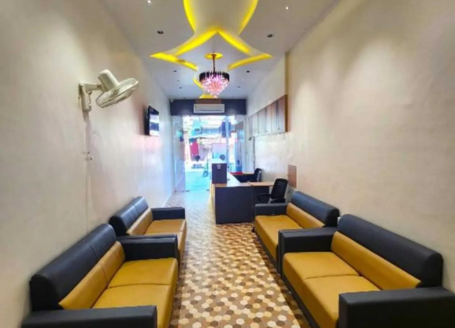 בית אירוח Hotel Kashi Nest Inn Varanasi Near Railway Station 850M - Luxury Room - Excellent Service Recommended
